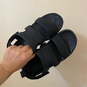 Nike Owaysis Women's Sandals Black Size 8 Back Velcro Strap